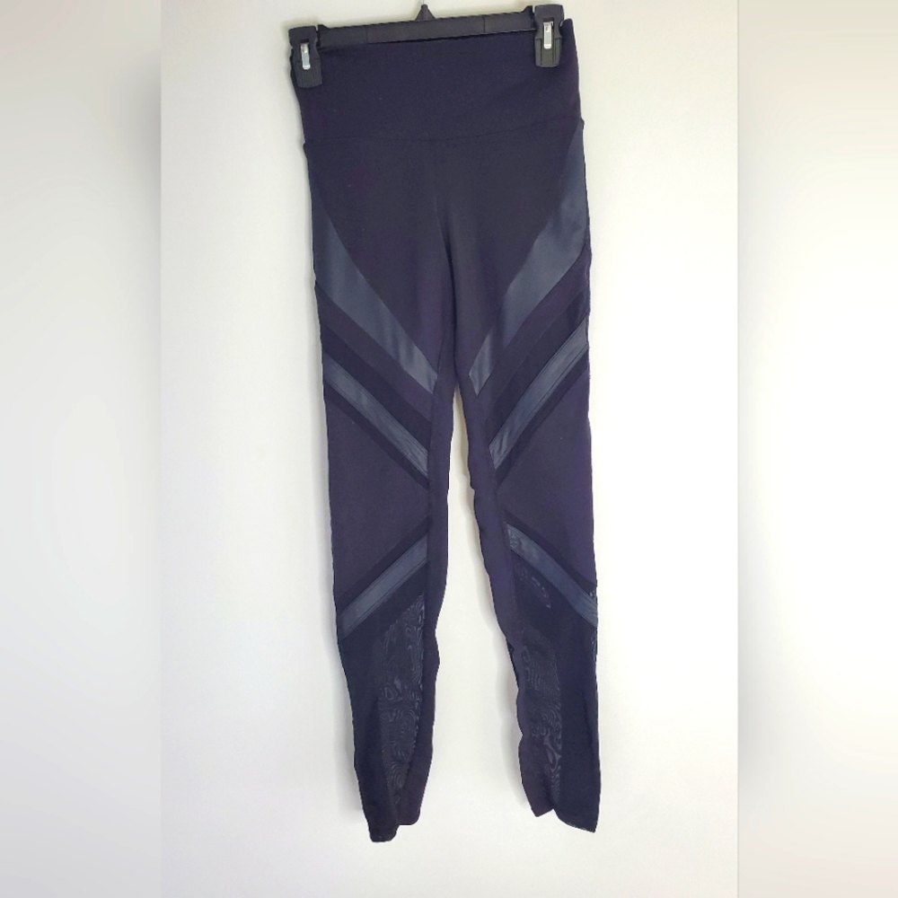 Alo Epic High Waist Mesh Panel Black Leggings Size Small - Picture 4 of 11